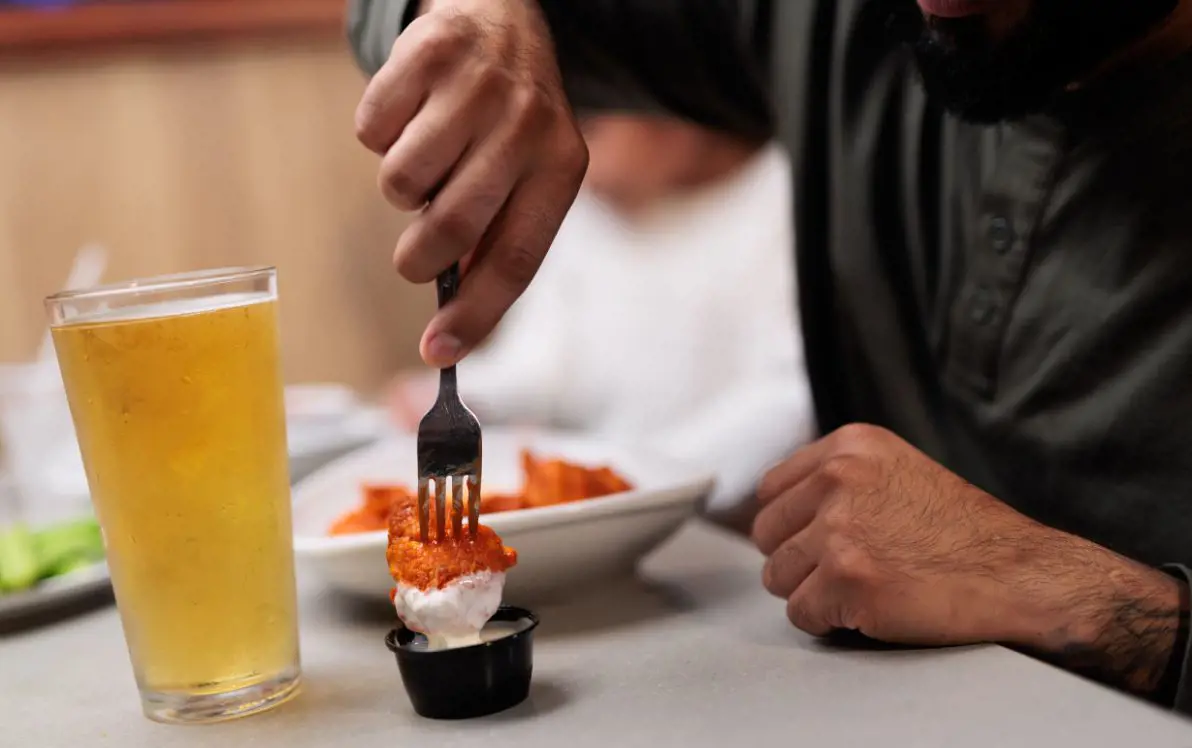 5 Wing Eating Challenges to Try with Friends (If You Dare!)